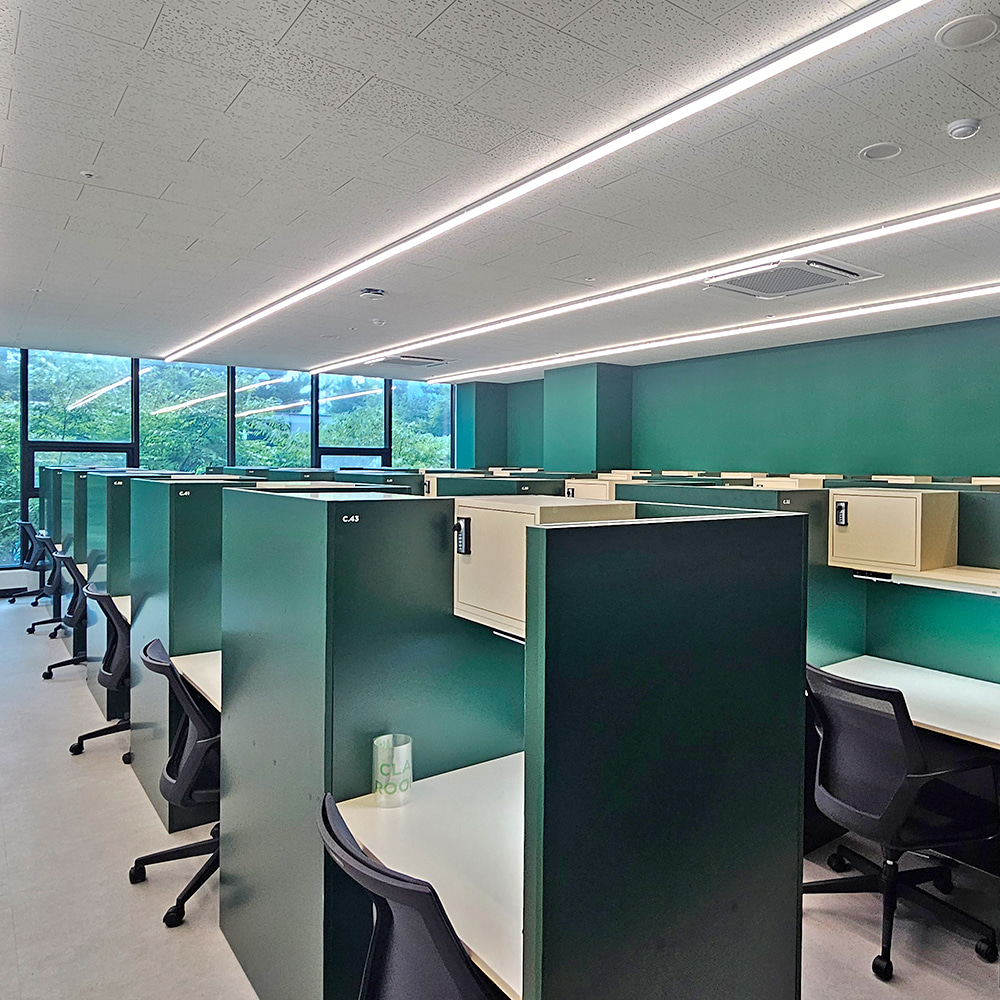 송도 그린캠프 독서실 - 맞춤형 테이블과 가구 이미지